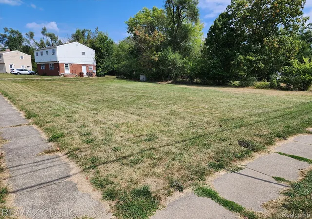 Photo 1 of Sale Pending at 800 Waskin Dr, Tecumseh, MI 49286 | MLS# 20251035746 | Listing updated on 2026-07-07