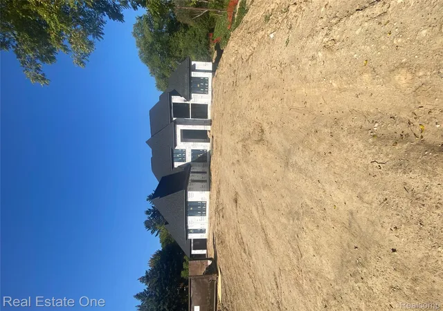 Photo 1 of Single family home for sale at 3370 Bloomcrest Dr, Bloomfield Hills, MI 48304 | MLS# 20251036147 | Listing updated on 2026-09-09