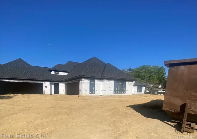 Photo 3 of Single family home for sale at 3370 Bloomcrest Dr, Bloomfield Hills, MI 48304 | MLS# 20251036147 | Listing updated on 2026-09-09
