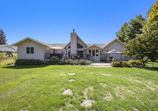 Homes for sale in Coloma Charter Township Berrien, MI | 6030 Paw Paw Lake Rd, Coloma Charter Township Berrien, MI 49038 | MLS# 69025047325