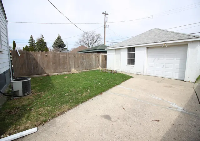 Photo 3 of Single family home for sale at 1316 Vinewood St, Wyandotte, MI 48192 | MLS# 81025047329 | Listing updated on 2026-08-26