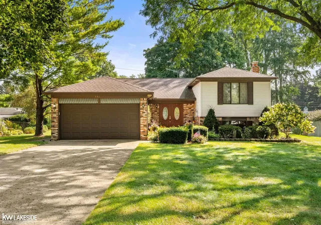 Photo 1 of Single Family Residence at 53266 Garland Dr, Shelby Township, MI 48316 | MLS# 58050188617 | | Sold on 2025-12-05