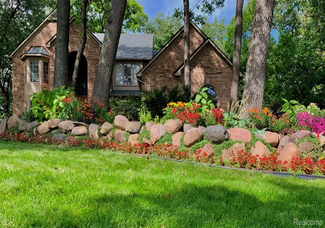 Photo 1 of Sale Pending at 8110 High Point Trl, White Lake, MI 48386 | MLS# 20251037159 | Listing updated on 2026-09-09