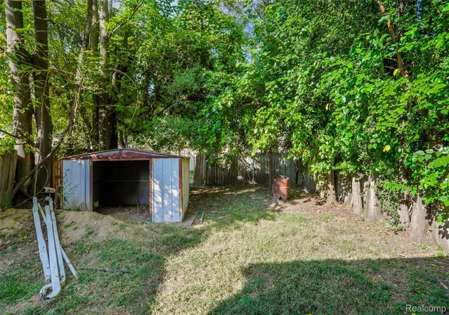 Photo 19 of Single family home for sale at 28 Salliotte Rd, Ecorse, MI 48229 | MLS# 20251037282 | Listing updated on 2026-09-30