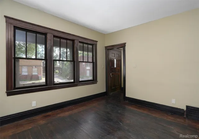 Photo 3 of Single family home for sale at 28 Salliotte Rd, Ecorse, MI 48229 | MLS# 20251037282 | Listing updated on 2026-09-30