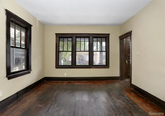 Photo 4 of Single family home for sale at 28 Salliotte Rd, Ecorse, MI 48229 | MLS# 20251037282 | Listing updated on 2026-09-30