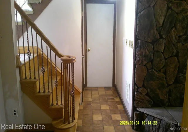 4th image of 9531 W Outer Dr, Detroit, MI 48223 | MLS# 20251037636