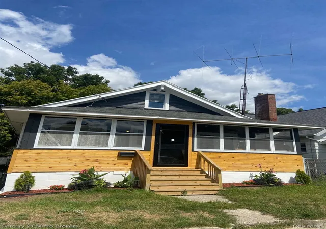 1st image of 115 Livingston Dr E, Flint, MI 48503 | MLS# 20251038565