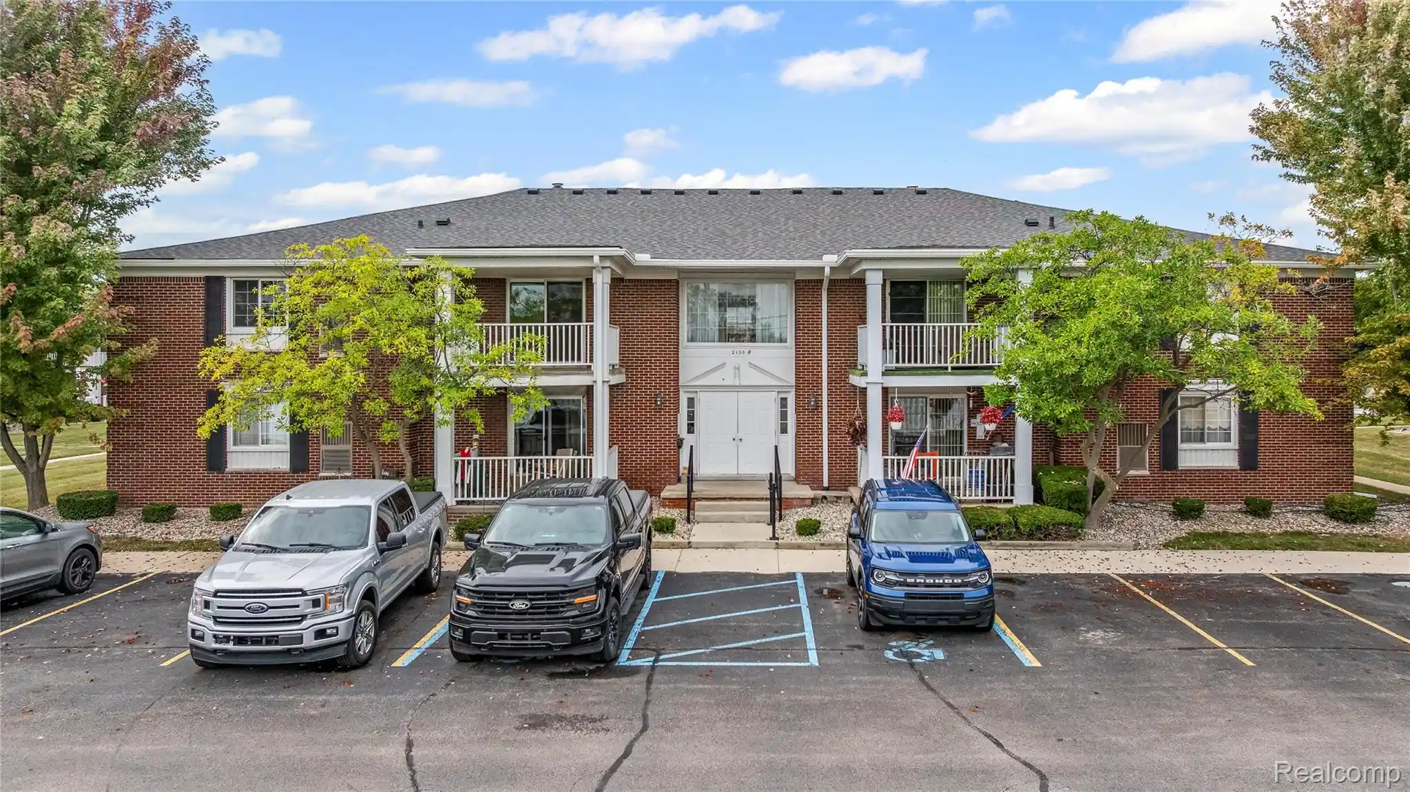 Listing Photo 1 - Condo for sale in 2100 Fort St located at 2100 Fort St, TrentonCity_Wayne, MI 48183 - Unit 2100 Fort St