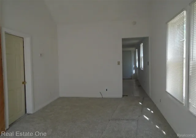 Photo 3 of Single family home for sale at 8087 Continental Ave, Warren, MI 48089 | MLS# 20251038889 | Listing updated on 2026-05-09