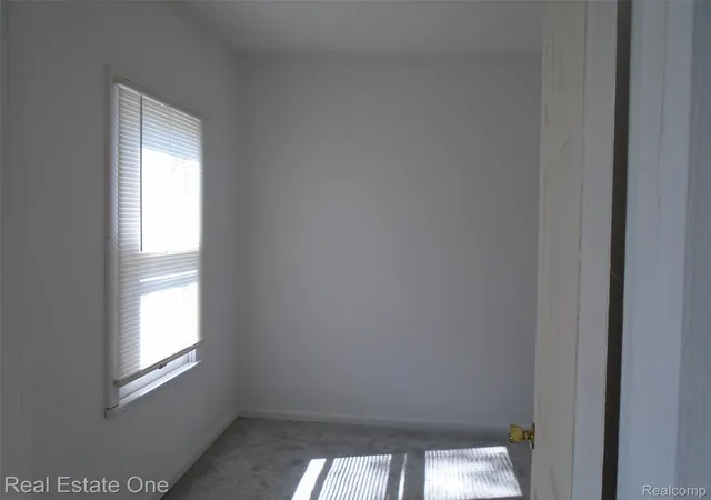 Photo 3 of Single family home for sale at 8087 Continental Ave, Warren, MI 48089 | MLS# 20251038889 | Listing updated on 2026-05-09