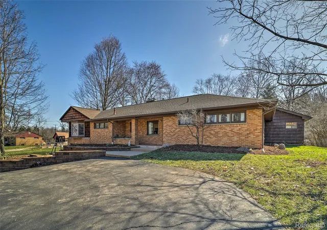 3rd image of 2136 Newport Rd, Ann Arbor, MI 48103 | MLS# 20251039027