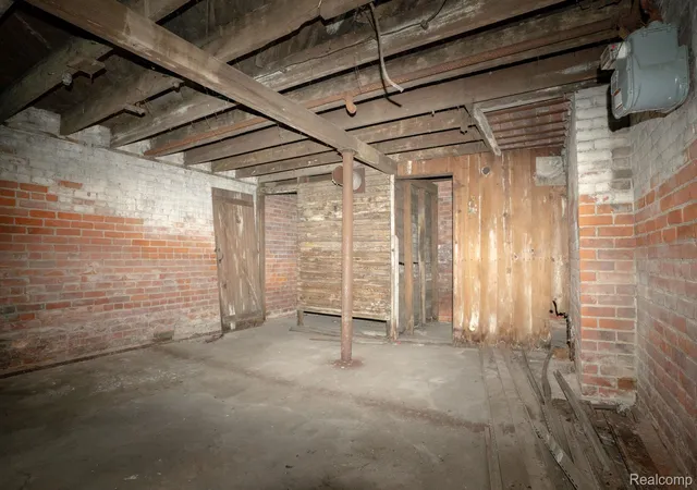 Listing Photo 4 - Condo for sale in building located at 7246 Saint Paul St, Detroit, MI 48214
