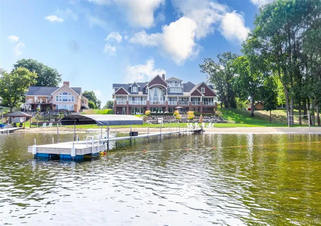 2nd image of 302 Tanview Dr, Oxford, MI 48371 | MLS# 20251039483