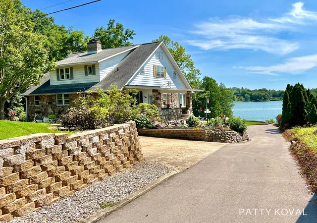 Photo 1 of Sale Pending at 446 Bayview Ct, Caledonia, MI 49316 | MLS# 65025049759 | Listing updated on 2026-09-10