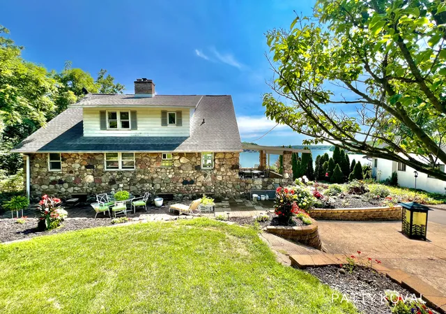 Photo 3 of Single family home for sale at 446 Bayview Ct, Caledonia, MI 49316 | MLS# 65025049759 | Listing updated on 2026-10-05