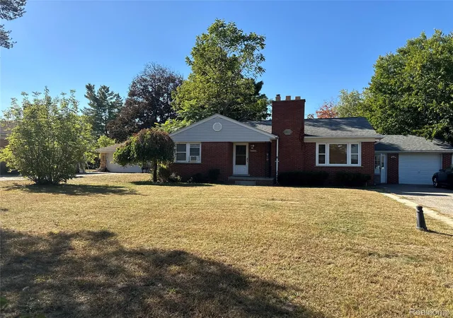 Photo 2 of Single family home for sale at 2216 Middlebelt Rd, West Bloomfield, MI 48324 | MLS# 20251040919 | Listing updated on 2026-08-01