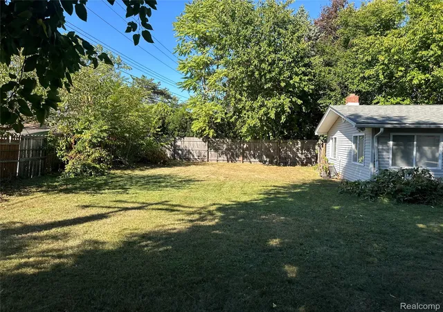 Photo 4 of Single family home for sale at 2216 Middlebelt Rd, West Bloomfield, MI 48324 | MLS# 20251040919 | Listing updated on 2026-08-01