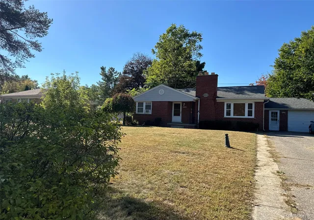 Photo 1 of Single family home for sale at 2216 Middlebelt Rd, West Bloomfield, MI 48324 | MLS# 20251040919 | Listing updated on 2026-08-01