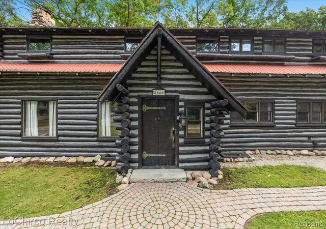 Photo 2 of Single family home for sale at 8646 Thendara Blvd, Clarkston, MI 48348 | MLS# 20251041436 | Listing updated on 2026-09-10