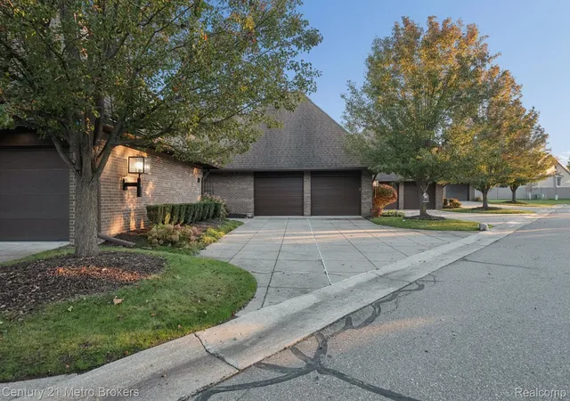 Photo 2 of Condo for sale at 9095 S Saginaw Rd #23, Grand Blanc, MI 48439 | MLS# 20251041669 | Listing updated on 2026-08-31