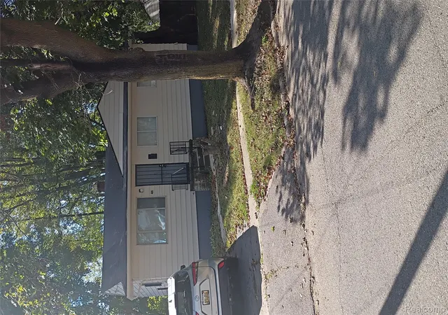Photo 1 of Sale Pending at 405 W Bundy Ave, Flint, MI 48505 | MLS# 20251041725 | Listing updated on 2026-07-07