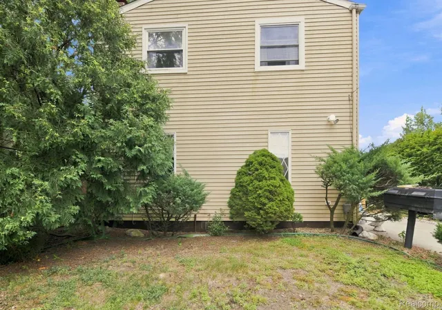 Photo 4 of Single family home for sale at 13200 Mercier St, Southgate, MI 48195 | MLS# 20251041894 | Listing updated on 2026-09-12