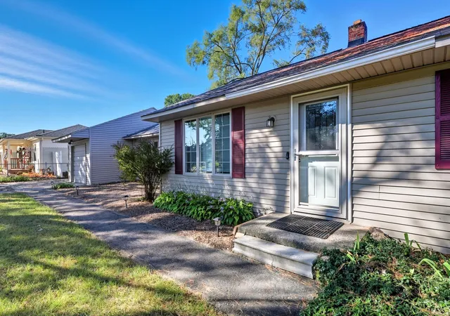 Photo 2 of Single family home for sale at 46419 Huling St, Shelby Township, MI 48317 | MLS# 58050190350 | Listing updated on 2026-06-04