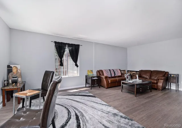 Listing Photo 4 - Condo for sale in building located at 654 E Fox Hls Dr, Bloomfield Hills, MI 48304