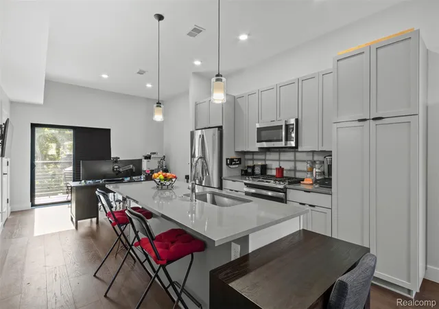 4th image of 1539 Pallister, Detroit, MI 48206