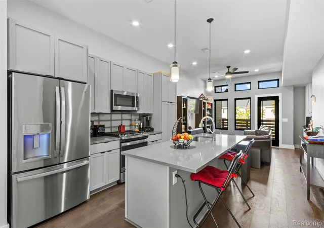 5th image of 1539 Pallister, Detroit, MI 48206