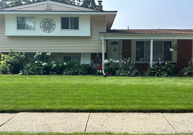 Photo 1 of Sale Pending at 8723 Ringwood Dr, Commerce Township, MI 48382 | MLS# 20251044082 | Listing updated on 2026-07-07