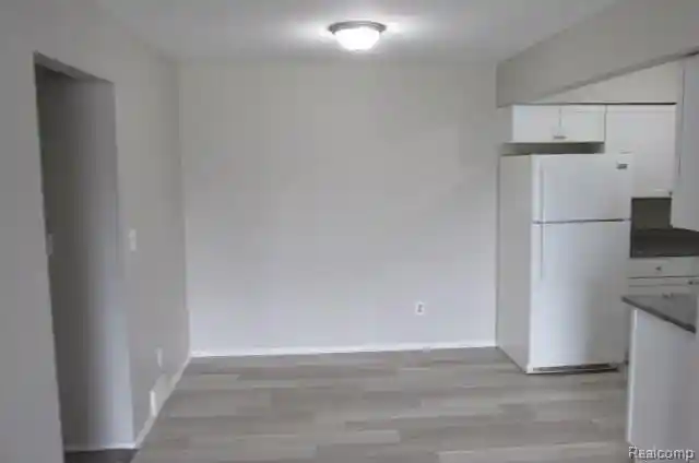 Listing Photo 2 - Condo for sale in 25555 Lahser Rd located at 25555 Lahser Rd, SouthfieldCity_Oakland, MI 48033 - Unit #A-15