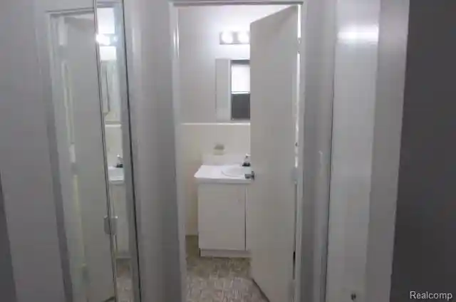Listing Photo 9 - Condo for sale in 25555 Lahser Rd located at 25555 Lahser Rd, SouthfieldCity_Oakland, MI 48033 - Unit #A-15