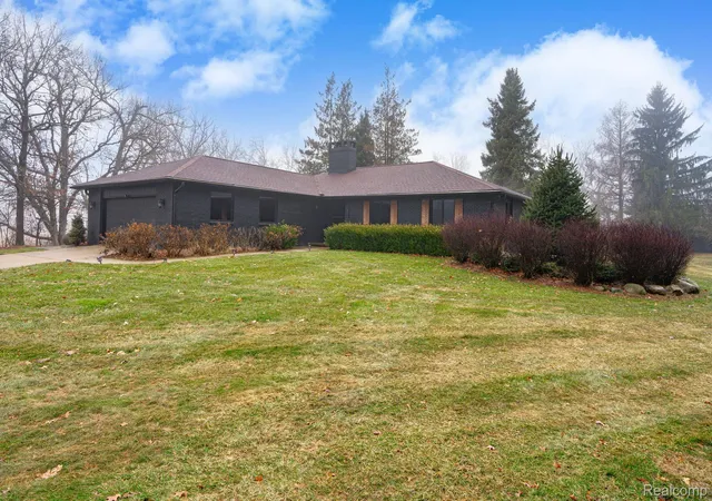 Photo 2 of Single family home for sale at 6803 Napoleon Rd, Jackson, MI 49201 | MLS# 20251045555 | Listing updated on 2026-09-07
