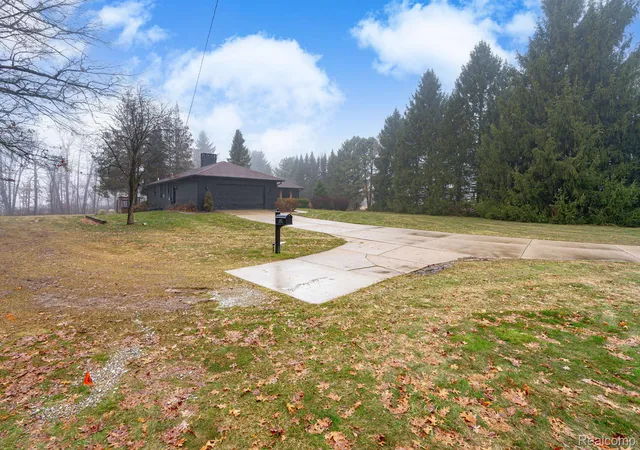 Photo 3 of Single family home for sale at 6803 Napoleon Rd, Jackson, MI 49201 | MLS# 20251045555 | Listing updated on 2026-09-07
