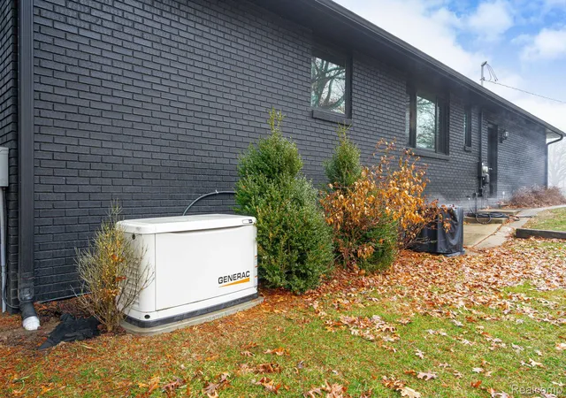 Photo 4 of Single family home for sale at 6803 Napoleon Rd, Jackson, MI 49201 | MLS# 20251045555 | Listing updated on 2026-09-07