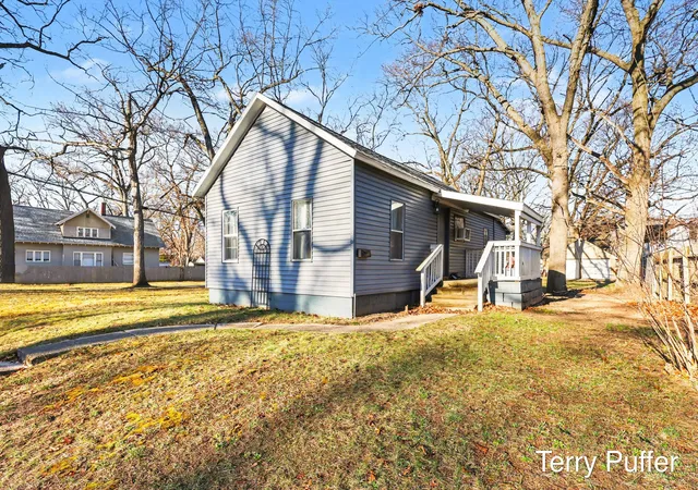 Photo 2 of Single family home for sale at 1653 Mcilwraith St, Muskegon, MI 49442 | MLS# 71025052916 | Listing updated on 2026-04-15