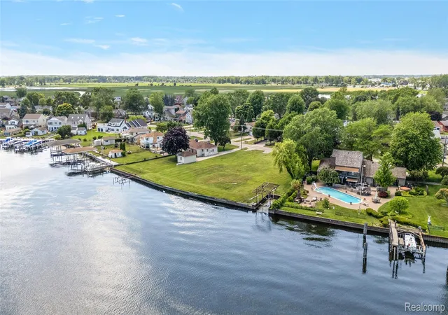 3rd image of 39196 Lakeshore Dr, Harrison Township, MI 48045 | MLS# 20251045732