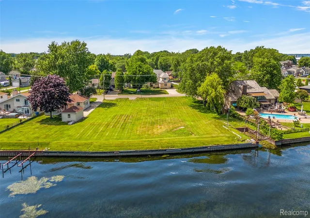 4th image of 39196 Lakeshore Dr, Harrison Township, MI 48045 | MLS# 20251045732