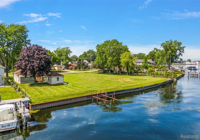 5th image of 39196 Lakeshore Dr, Harrison Township, MI 48045 | MLS# 20251045732
