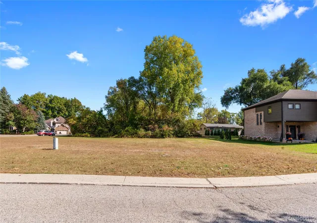 8th image of 256 Madeleine Ln, Waterford, MI 48328 | MLS# 20251045858