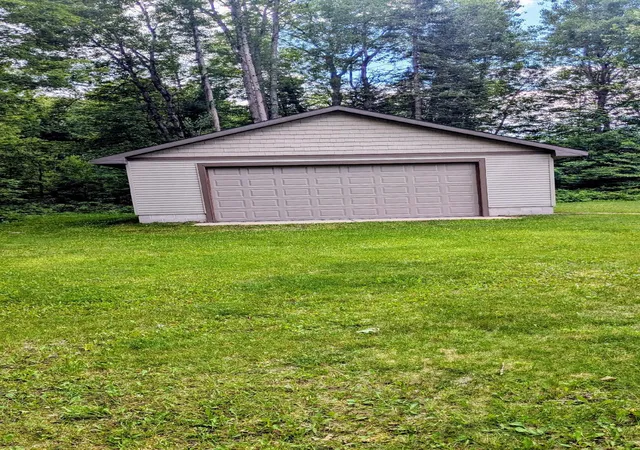 Photo 3 of Single family home for sale at 2256 Whitetail Dr, Cadillac, MI 49601 | MLS# 67025053189 | Listing updated on 2026-09-17