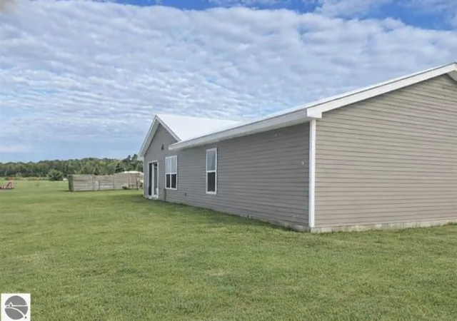 2nd image of 9068 Kingsfield Dr, Kingsley, MI 49649 | MLS# 78080062888