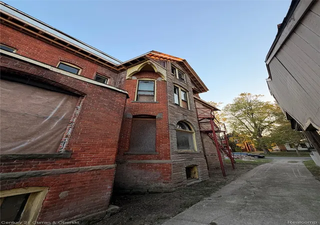 3rd image of 1564 Cadillac Blvd, Detroit, MI 48214 | MLS# 20251046408