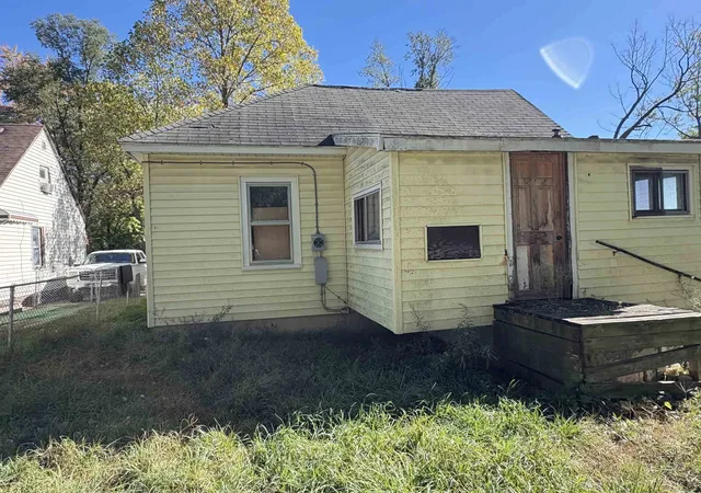 Single family home for sale at 2211 Torrance St, Flint, MI 48506 | MLS# 5050191750
