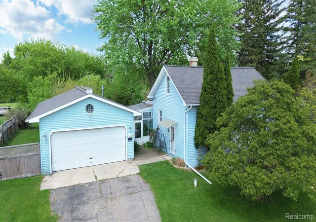 Homes for sale in Davison, MI | 8107 E Bristol Rd, Davison, MI 48423 | MLS# 20251046493