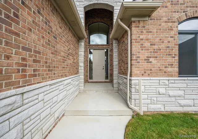 Photo 4 of Single family home for sale at 23947 Sawgrass Dr, Macomb, MI 48042 | MLS# 20251046579 | Listing updated on 2026-08-02