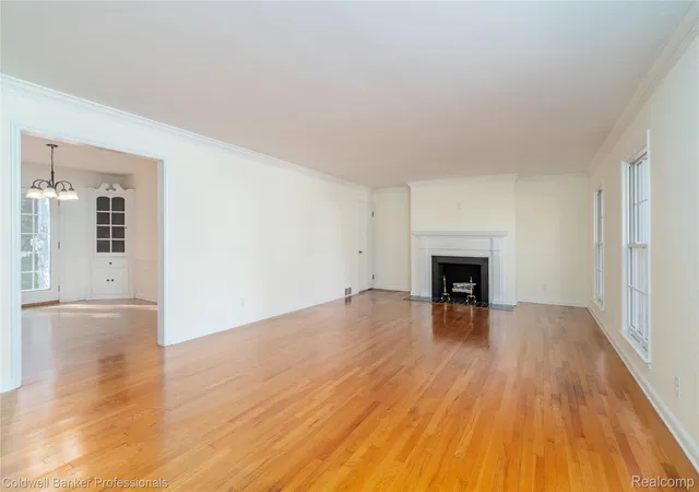 Photo 3 of Single family home for sale at 499 Sunningdale Dr, Grosse Pointe Woods, MI 48236 | MLS# 20251046688 | Listing updated on 2026-07-07
