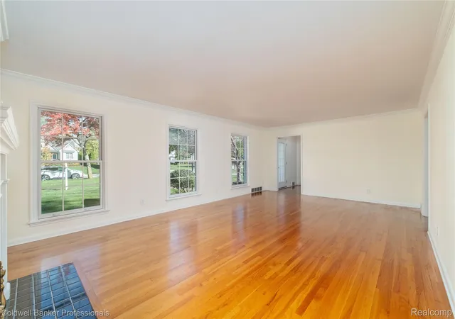 Photo 3 of Single family home for sale at 499 Sunningdale Dr, Grosse Pointe Woods, MI 48236 | MLS# 20251046688 | Listing updated on 2026-07-07